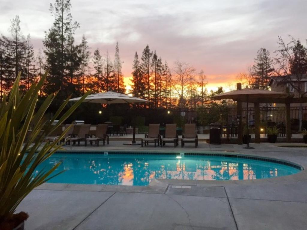 Global Luxury Suites In Cupertino Exterior foto